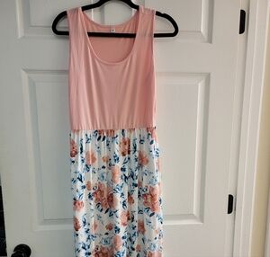 Womens Size Medium Maxi Dress.  Perfect for Easter. Beautiful pastel colors. Lik